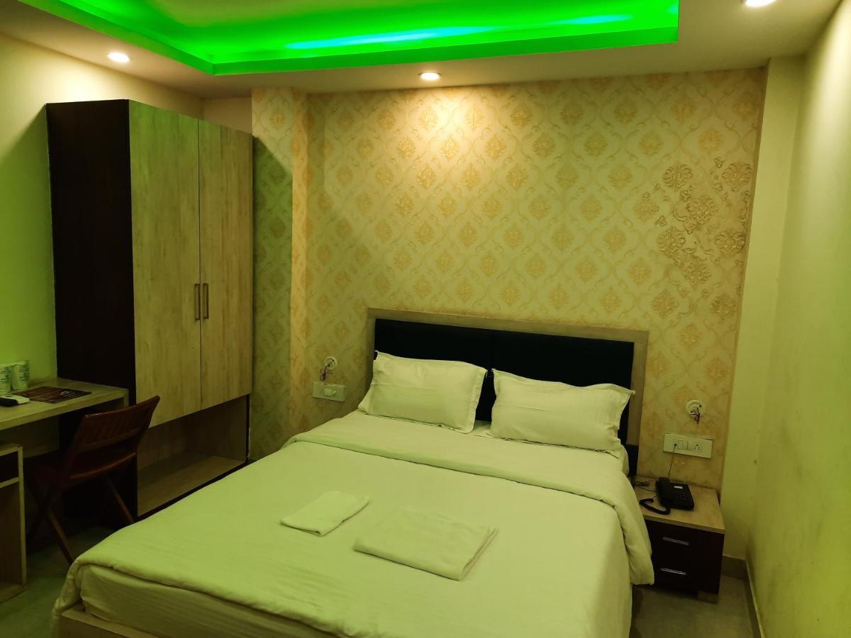 Hotel Delight Deluxe Pipra Dewās 외부 사진