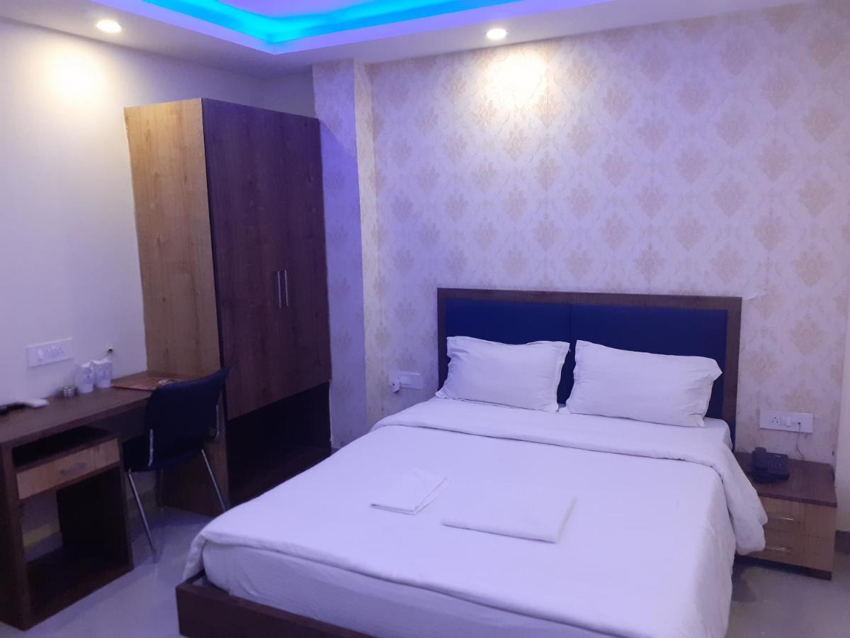 Hotel Delight Deluxe Pipra Dewās 외부 사진